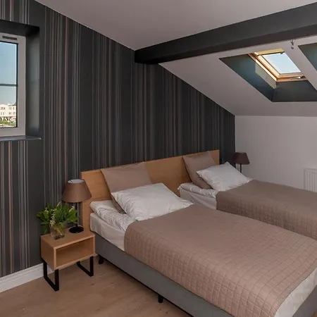 Qbatura Cafe & מלון